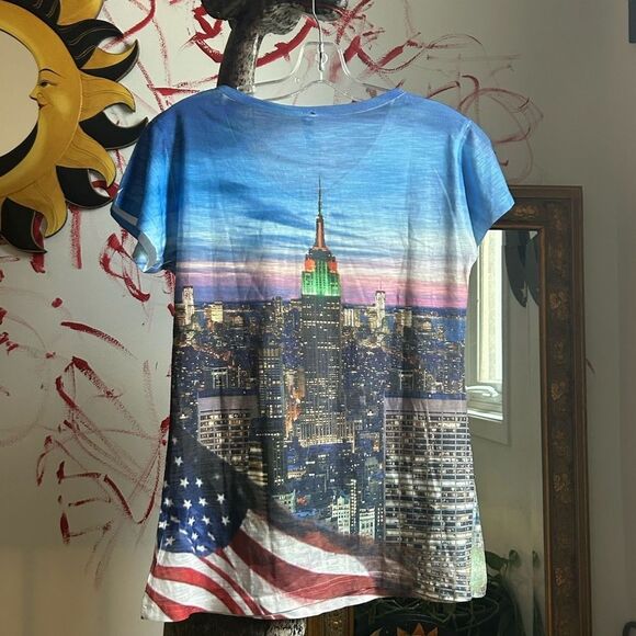 TRUE ROCK Cityscape V-Neck Tee - Blue and White L - Picture 10 of 16